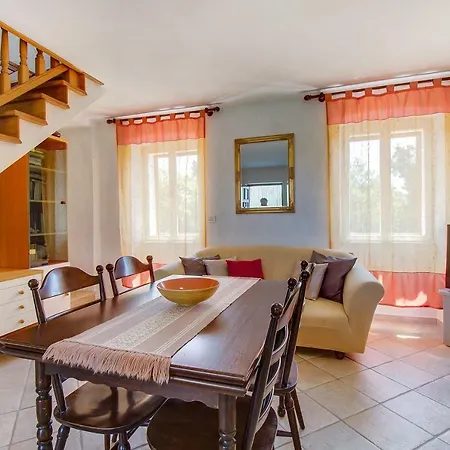 Anica Apartment *