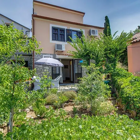 Anica Apartment *